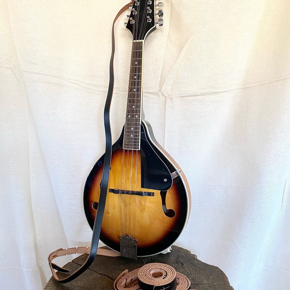 1 VTG Sottile Mfg Co. Leather Guitar Strap